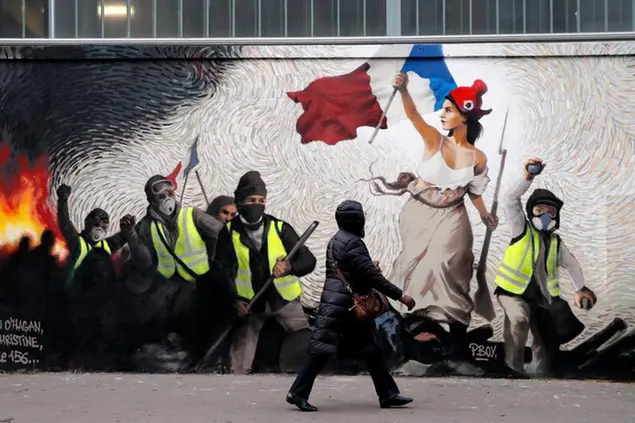 (Un murale dello street artist PBOY a Parigi nel 2019. Foto AP)