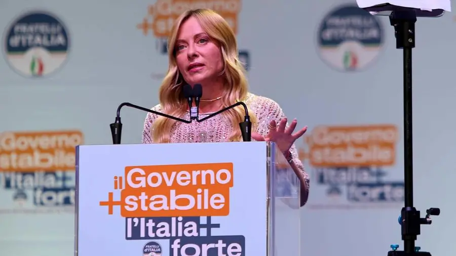 La premier Meloni parla di sicurezza e immigrazione, con militari nelle città e celle sovraffollate
