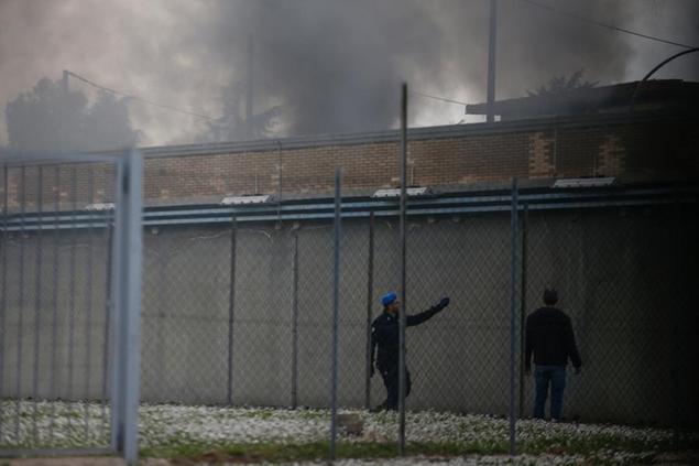Foto scattata durante\\u00A0la rivolta di marzo, nel carcere di Rebibbia (Foto: LaPresse)