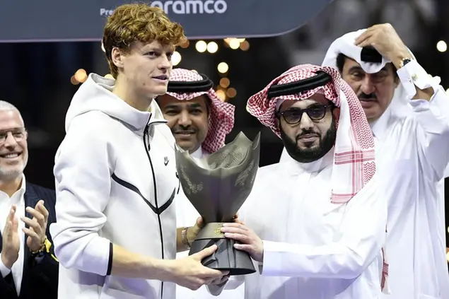 Jannik Sinner ha vinto la prima edizione del Six Kings Slam, lo scorso anno, battendo in finale Carlos Alcaraz (FOTO EPA)