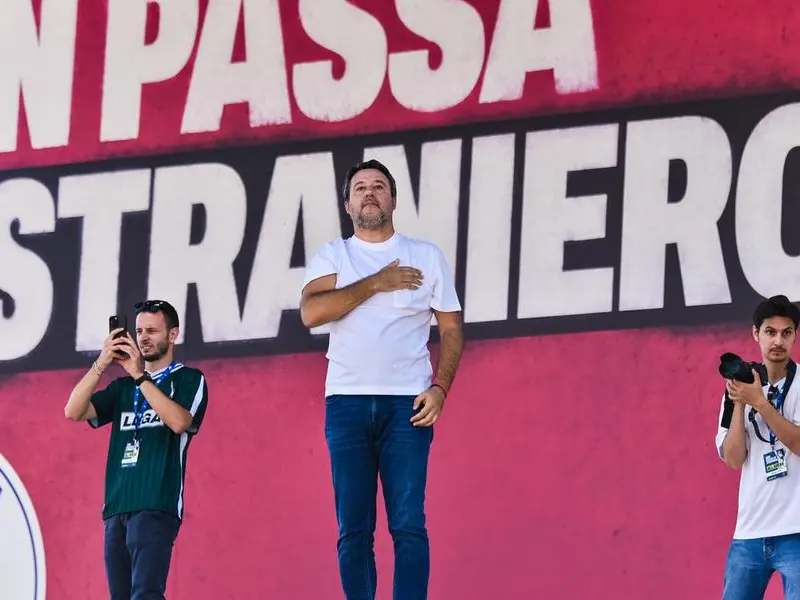 La battaglia di Pontida, Salvini lancia il congresso per salvare sé stesso