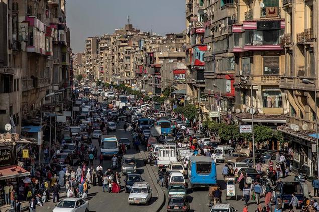 Una strada affollata del Cairo (AP Photo/Nariman El-Mofty)