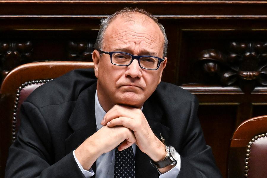 Scontro politico sul ddl Valditara sull'educazione sessuo-affettiva