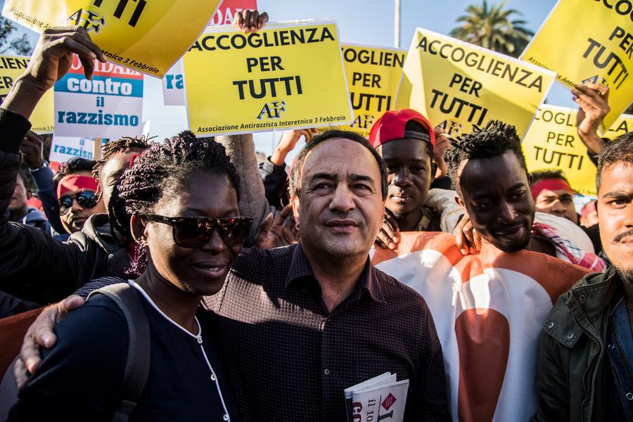 10/11/2018 Roma, manifestazione antirazzista contro il decreto Salvini. Nella foto l'ex Sindaco di Riace Domenico Lucano detto Mimmo partecipa al corteo