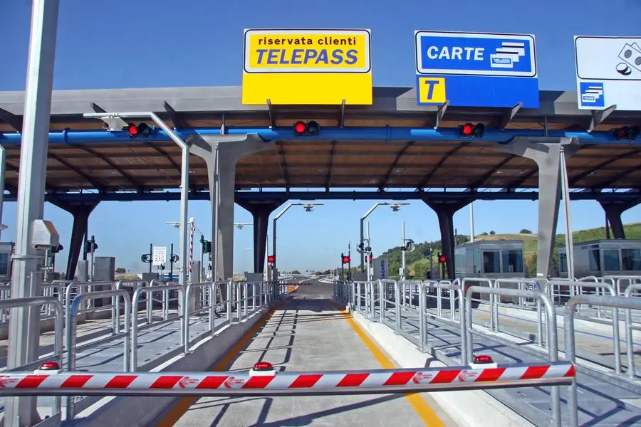 27/07/2010 Castelnuovo di Porto, inaugurazione del nuovo svincolo e della nuova stazione di Autostrade per l'Italia, nella foto la nuova stazione tra Fiano e Settebagni