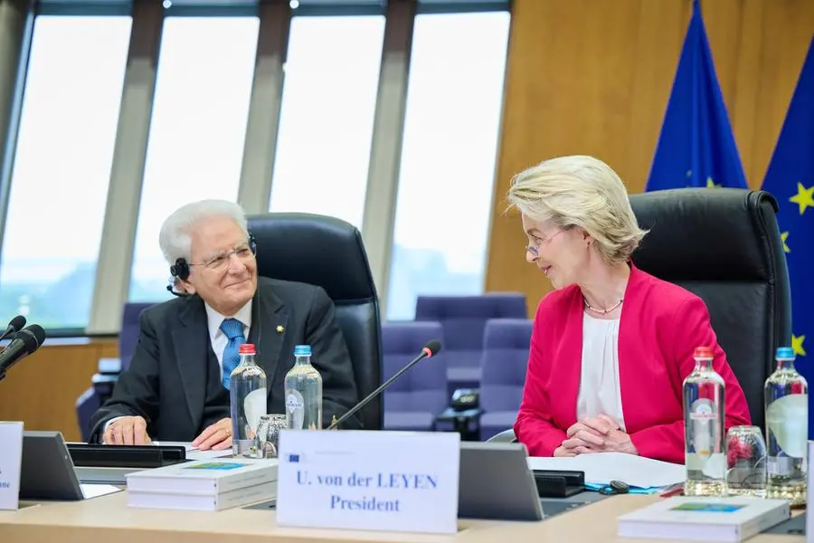 (Sergio Mattarella al collegio dei commissari con von der Leyen. Foto Comm. Ue)
