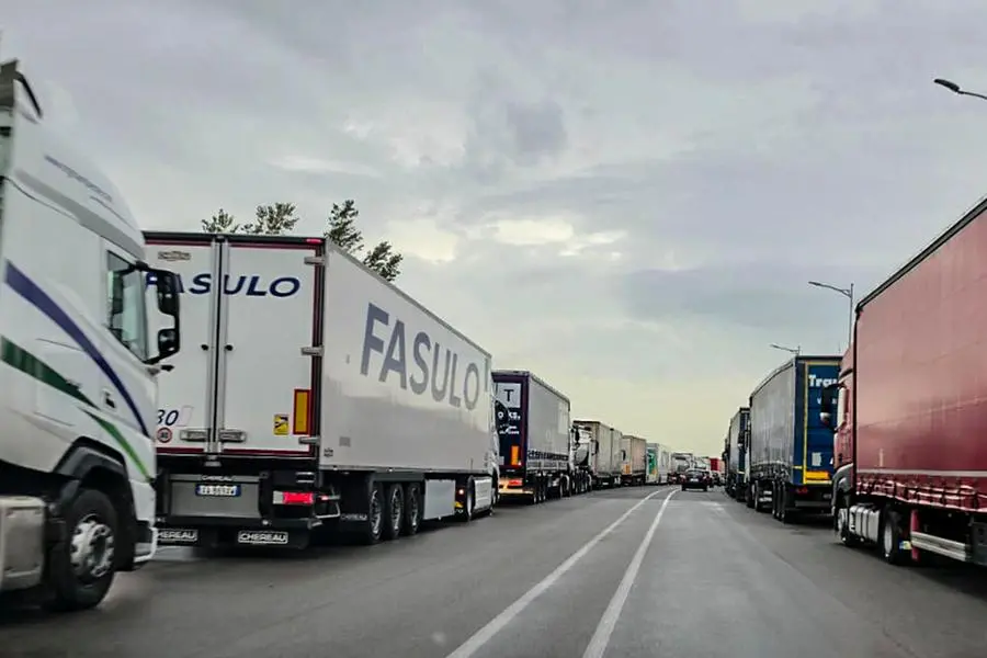 Ancora proteste al sud contro il caro gasolio. Il decreto del governo sblocca 540 milioni per i crediti d’imposta