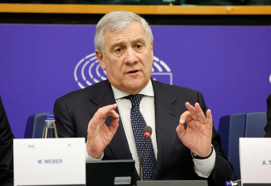 Tutti sull’aereo blu. I voli di stato presi (quasi) ogni 2 giorni