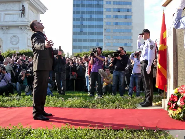 Skopje, 2013: l’ufficiale di polizia macedone Johan Tarculovski, condannato per crimini di guerra dall’Aia, al suo ritorno è stato accolto come un eroe, e a spese del governo. Foto di Siniša-Jakov Marusic