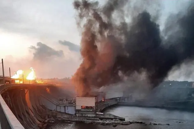 La diga di Zaporizhzhia colpita nei giorni scorsi dai missili russi