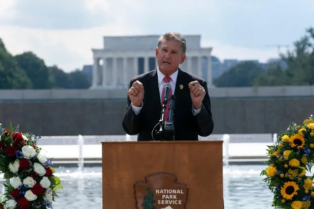Sen. Joe Manchin, D-W.Va., speaks during a memorial for Hershel W. \\\"Woody\\\" Williams at the World War II Memorial Thursday, July 14, 2022, in Washington. Williams, the last remaining Medal of Honor recipient from World War II, died at age 98. (AP Photo/Jose Luis Magana) Sen. Joe Manchin, D-W.Va., speaks during a memorial for Hershel W. \\\"Woody\\\" Williams at the World War II Memorial Thursday, July 14, 2022, in Washington. Williams, the last remaining Medal of Honor recipient from World War II, died at age 98. (AP Photo/Jose Luis Magana)