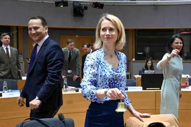 (L'alta rappresentante Ue, con i ministri degli Esteri polacco e tedesca, dà il via al Consiglio Ue. Foto Cons. Ue)