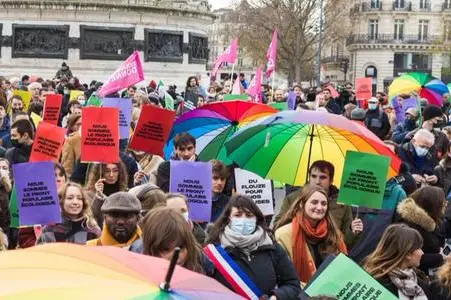(Gli attivisti della “Primaria popolare” manifestano in tutta la Francia per stimolare sinistra ed ecologisti a unirsi in vista del voto.\\u00A0Foto Twitter)