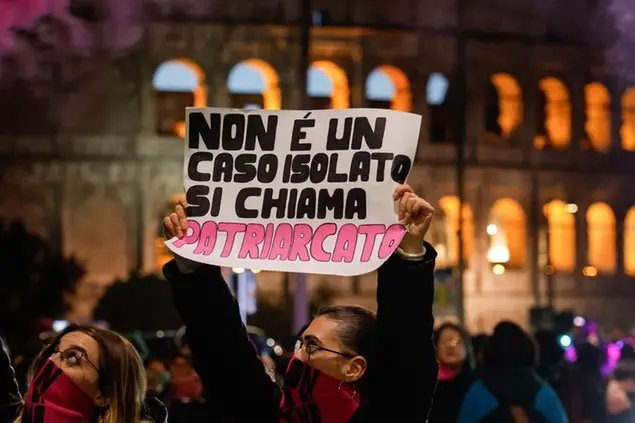 Il corteo per la giornata internazionale per l'eliminazione della violenza contro le donne. Roma, 25 novembre 2023 (Ansa/Giuseppe Lami)
