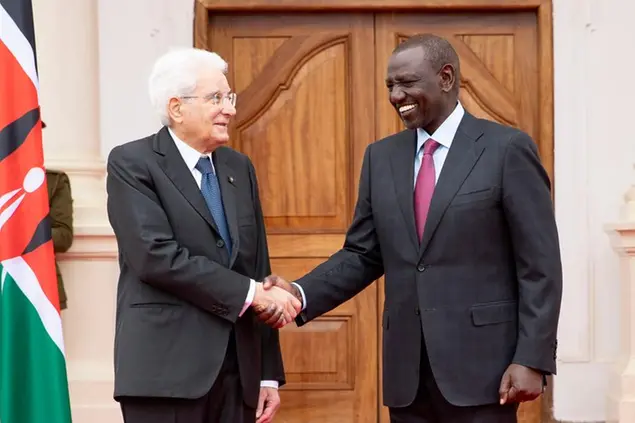 Il Presidente della Repubblica Sergio Mattarella con il Presidente della Repubblica del Kenya, William Ruto,in occasione della visita di Stato nella Repubblica del Kenya. Fonte: Quirinale