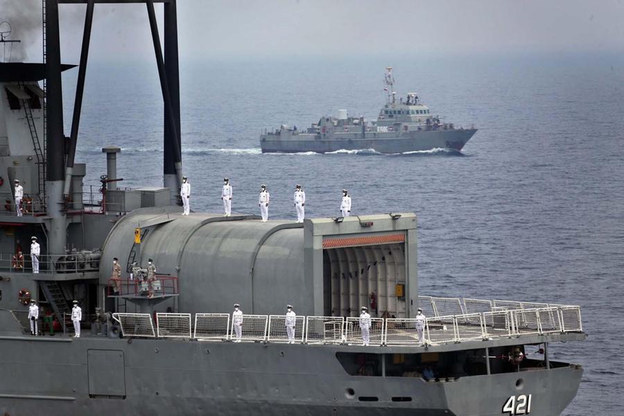 L’Iran chiude di nuovo lo Stretto di Hormuz: «Colpa del blocco navale Usa»