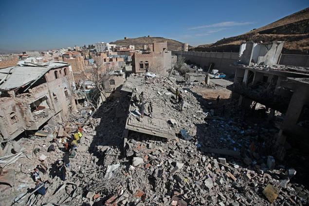 Un bombardamento a\\u00A0Sanaa nello Yemen (AP Photo/Hani Mohammed)