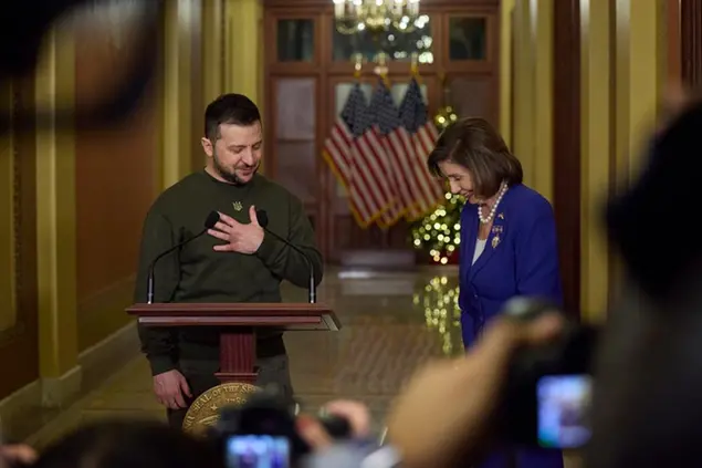Volodymyr ZELENSKYJ at talks in the US Congress with Nancy Pelosi, Speaker of the United States House of Representatives. Ukrainian President Volodymyr Zelenskyy visits the United States of America on December 21, 2022. Visit of the President of Ukraine to the United States. Photo by: Presidential Office of Ukraine/picture-alliance/dpa/AP Images