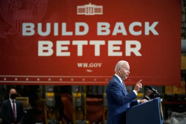President Joe Biden delivers remarks at NJ Transit Meadowlands Maintenance Complex to promote his \\\"Build Back Better\\\" agenda, Monday, Oct. 25, 2021, in Kearny, N.J. (AP Photo/Evan Vucci)