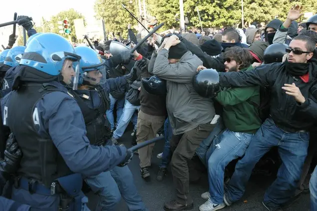 ©Andrea D'Errico\\\\ LaPresse 11-12-2009 Roma Interni Manifestazione studenti nella foto: manifestanti ©Andrea D'Errico/LaPresse 11-12-2009 Roma Students demonstration in the photo: manifestants