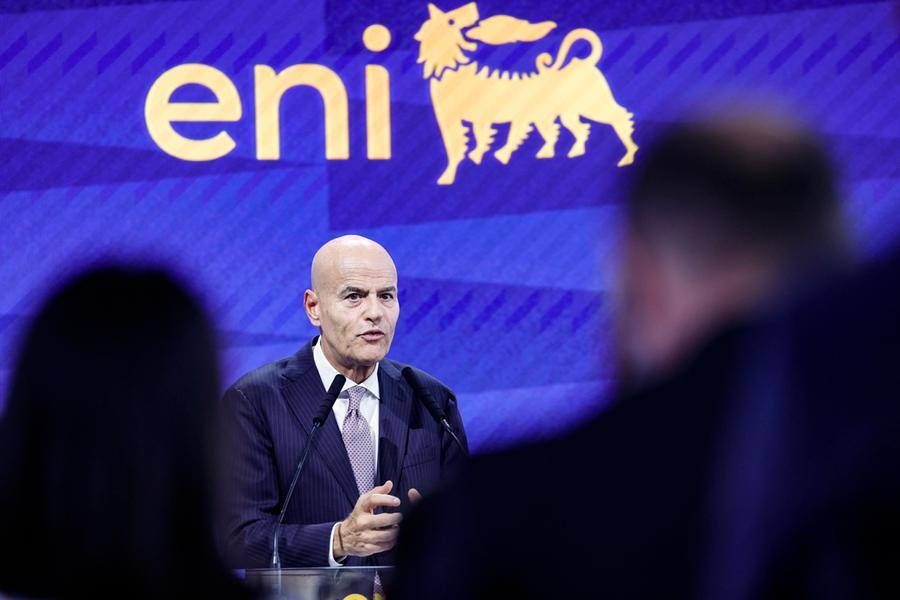 Milano-Cortina, Greenpeace denuncia gli sponsor inquinanti: «Rinunciate alle pubblicità di Eni»
