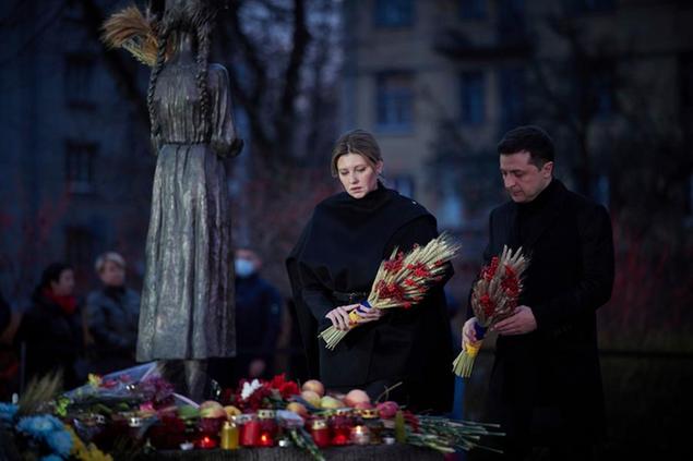 Ukrainian President Volodymyr Zelenskyy and his wife Olena visit a monument for Holodomor victims during a commemoration ceremony marking the 88th anniversary of the Great Famine of 1932-33, in which millions died of hunger, in Kyiv, Ukraine, Saturday Nov. 27, 2021. Church bells tolled, candles flickered and national flags, adorned with black ribbons, flew in the Ukrainian capital Kyiv Saturday as the country marked the anniversary of the start of a Soviet-era famine.(Ukrainian Presidential Press Office via AP)