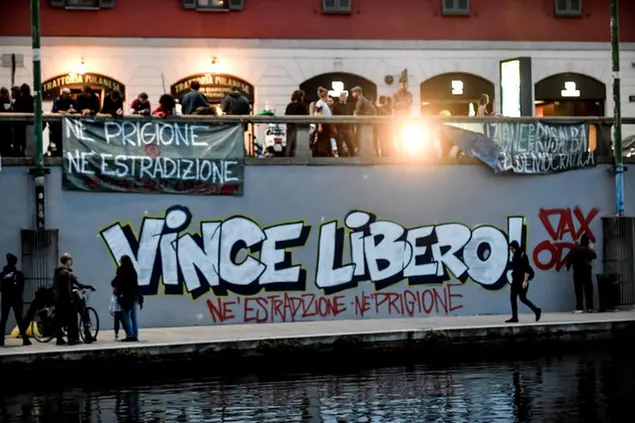 Gli anarchici di Milano avevano manifestato in solidarietà all'attivista (LaPresse)