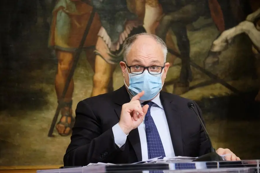 Foto Mauro Scrobogna /LaPresse 19–10-2020 Roma, Italia Politica Palazzo Chigi - conferenza stampa su contenuti manovra economia Nella foto: il Ministro dell’ Economia Roberto Gualtieri Photo Mauro Scrobogna /LaPresse October 19, 2020\\u00A0 Rome, Italy Politics Palazzo Chigi - press conference on economic maneuver contents In the photo: the Minister of Economy Roberto Gualtieri