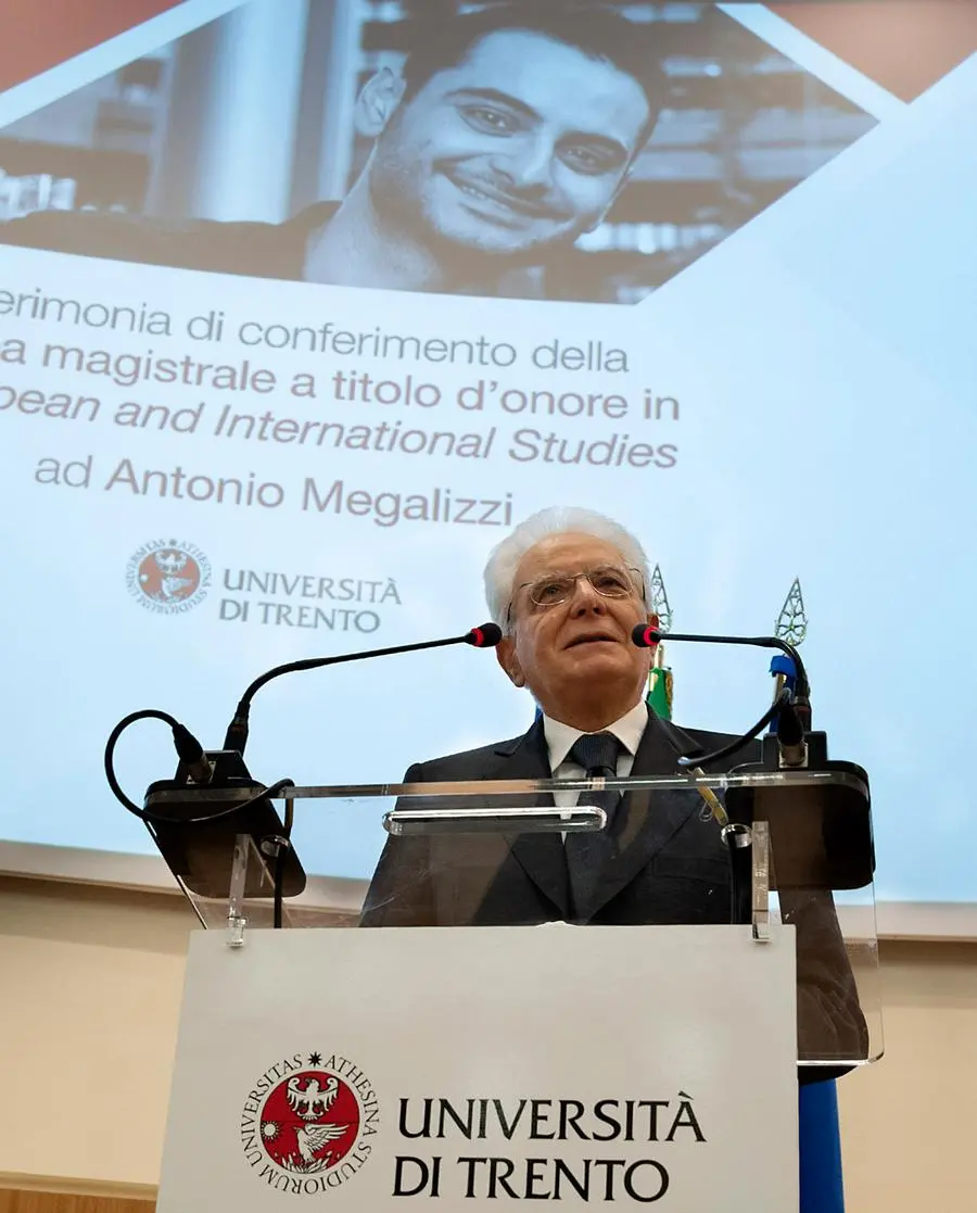 Trento - Il Presidente della Repubblica Sergio Mattarella nel corso della cerimonia di conferimento della laurea magistrale a titolo d’onore in European and International Studies ad Antonio Megalizzi, oggi 15 luglio 2021. (Foto di Paolo Giandotti - Ufficio per la Stampa e la Comunicazione della Presidenza della Repubblica)