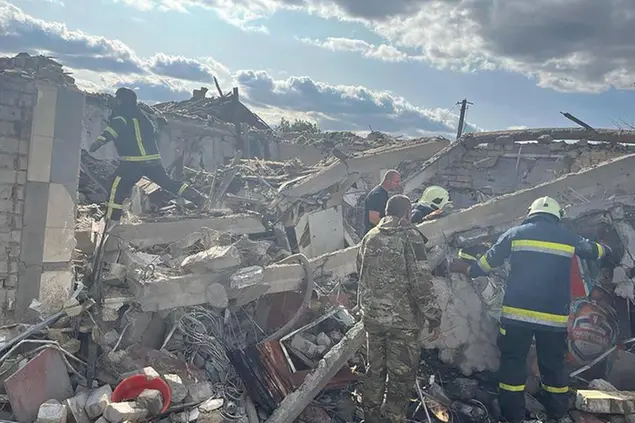La distruzione nel paese di Groza, nella regione ucraina del Kharkiv