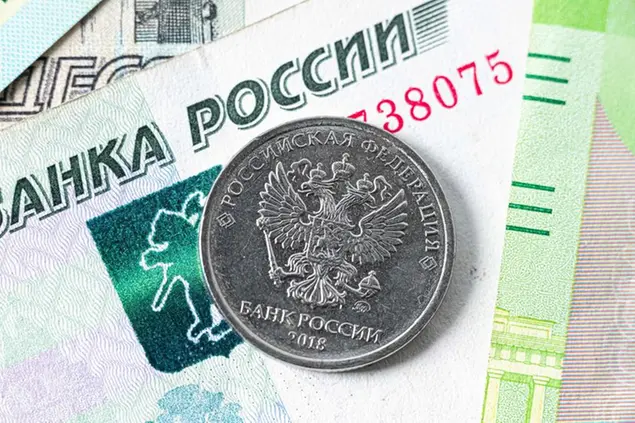 2022, banconote e monete russe, rublo, rubli