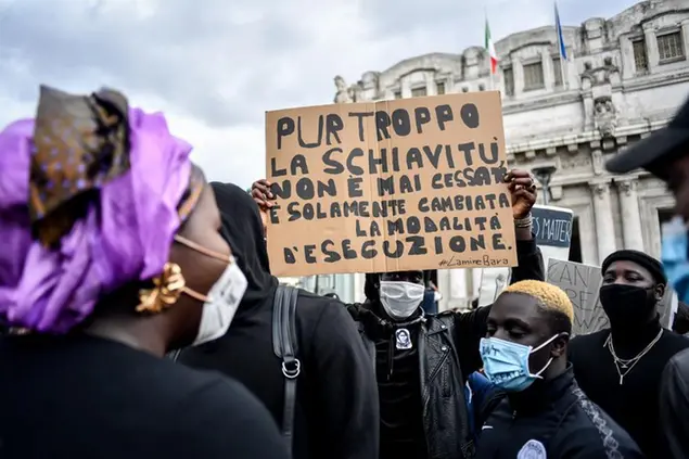 8Black Lives Matter - Manifestazione a Milano in memoria di George Floyd e contro il razzismo. Foto LaPresse)