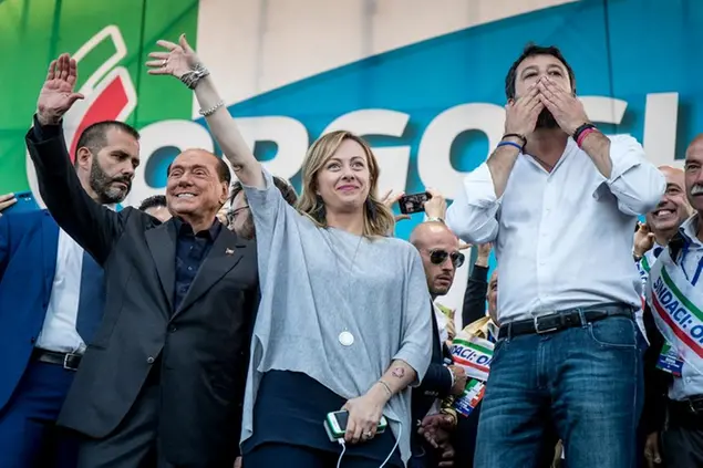 Silvio Berlusconi, Giorgia Meloni e Matteo Salvini nell’ottobre del 2019 durante una manifestazione contro il governo Conte a Roma (foto LaPresse)