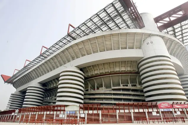 San Siro, lo stadio di Milan e Inter: da anni le due società vogliono uno stadio di priorità, o propongono di ristrutturare il Meazza