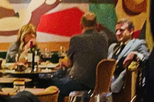 Giorgia Meloni, Olaf Scholz e Emmanuel Macron a cena a Bruxelles