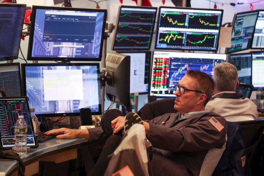 Dazi e Groenlandia, i mercati reagiscono alle minacce di Trump. E il presidente corregge il tiro