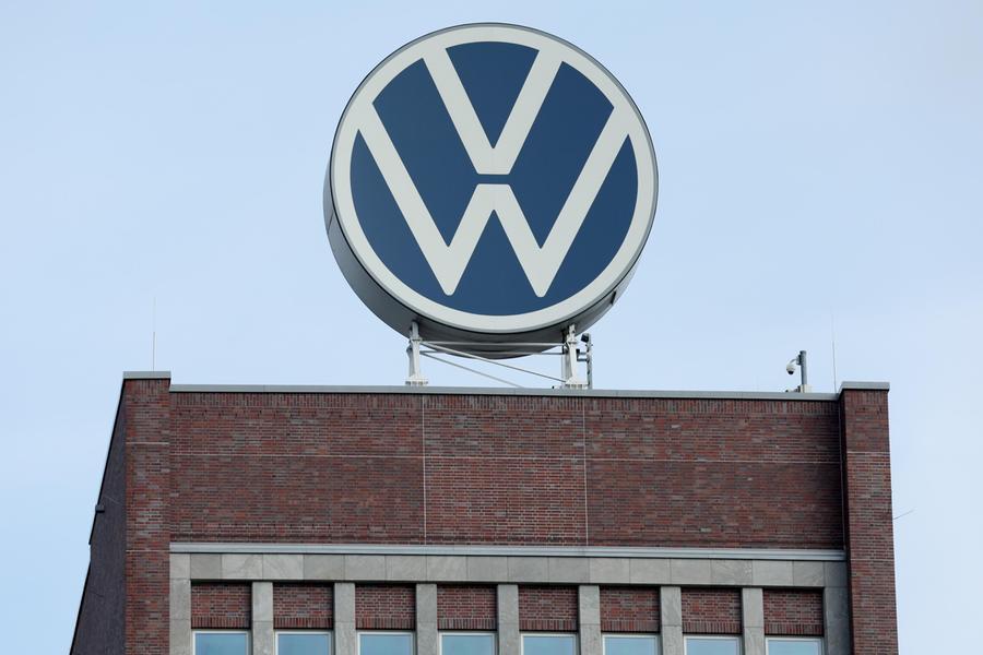 Volkswagen congela gli stipendi globali
