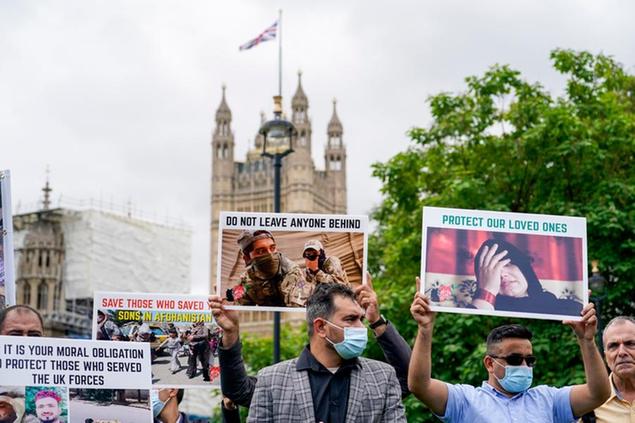 (A Londra davanti al parlamento i manifestanti hanno chiesto che nessun afghano sia \\u00ABlasciato indietro\\u00BB.\\u00A0Foto AP)