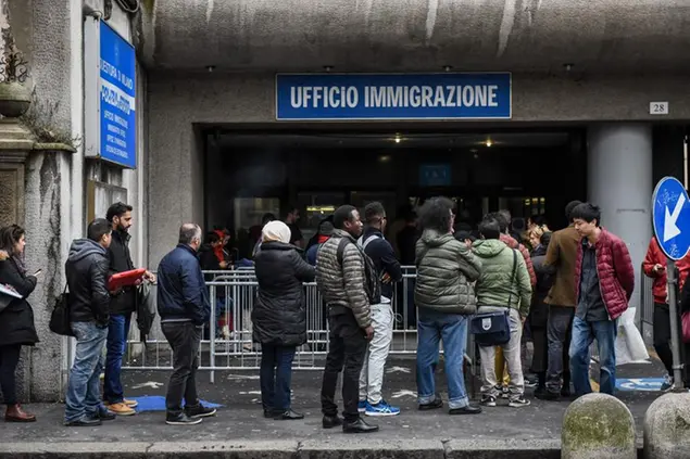 Foto Claudio Furlan / lapresse 10-04-2018 Milano Ufficio Immigrazione della Questura di Milano