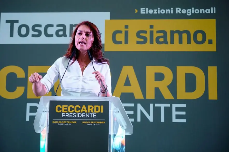 Foto Mauro Scrobogna /LaPresse 18-09-2020 Firenze, Italia Politica Elezioni regionali - manifestazione chiusura campagna elettorale Forza Italia, Fratelli d’Italia, Lega Nella foto: Susanna Ceccardi chiude load campagna elettorale per l’elezione a presidente della regione Toscana Photo Mauro Scrobogna /LaPresse September 18, 2020\\u00A0 Florence, Italy Politics Regional elections - demonstration to close the election campaign Forza Italia, Fratelli d'Italia, Lega In the photo: Susanna Ceccardi close the electoral campaign for the election as president of the Tuscany region