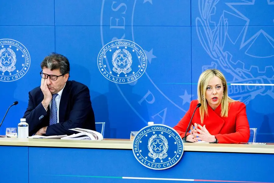 Foto Roberto Monaldo / LaPresse 22-11-2022 Roma Politica Conferenza stampa del presidente del Consiglio Giorgia Meloni per illustrare la legge di Bilancio Nella foto Giancarlo Giorgetti, Giorgia Meloni 22-11-2022 Rome (Italy) Politics Press conference by Prime Minister Giorgia Meloni on the Budget law In the pic Giancarlo Giorgetti, Giorgia Meloni