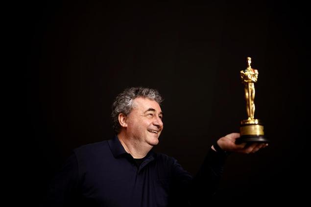 17 March 2022, Brandenburg, Potsdam: Gerd Nefzer, 2018 Oscar winner in the \\\"Best Visual Effects\\\" category in the film \\\"Blade Runner 2049,\\\" holds his Oscar in his hands at Studio Dark Bay in Babelsberg. This year he is nominated for an Oscar for the special effects in the film \\\"Dune\\\". Photo by: Carsten Koall/picture-alliance/dpa/AP Images