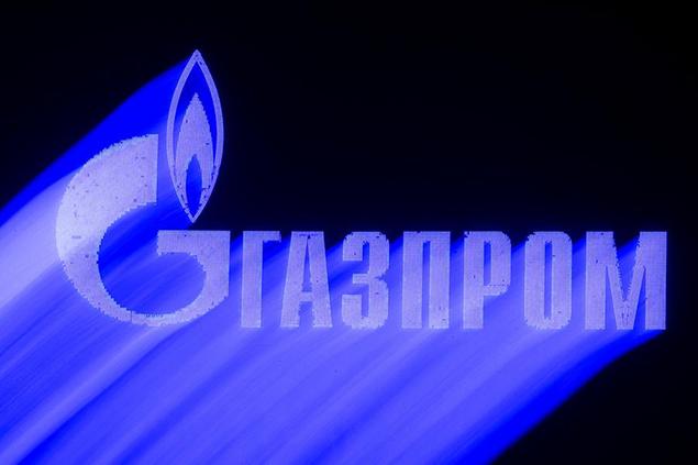 08 March 2022, Russia, St. Petersburg: The logo of the energy company Gazprom is seen on a plant of the Russian state-owned corporation in St. Petersburg. Photo by: Stringer/picture-alliance/dpa/AP Images