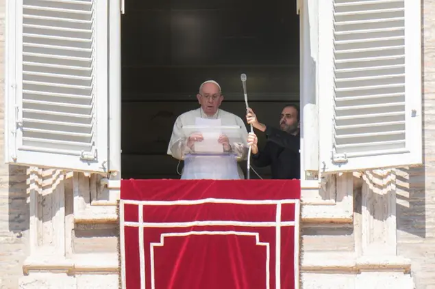 Pope Francis reads a message during the Angelus noon prayer from the window of his studio overlooking St.Peter's Square, at the Vatican, Sunday, Oct. 2, 2022. Pope Francis has appealed to Russian President Vladimir Putin, imploring him to \\\"stop this spiral of violence and death\\\" in Ukraine. The pontiff also called on Ukrainian President Volodymyr Zelenskyy to \\\"be open\\\" to serious peace proposals. (AP Photo/Alessandra Tarantino)