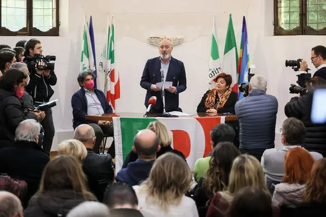 Foto Guido Calamosca/LaPresse 20novembre 2022 Campogalliano, Modena (Italia) - politica - Stefano Bonaccini annuncia la sua candidatura alla segreteria del partito democratico November 20, 2022 Campogalliano, Modena (Italy) - News - Stefano Bonaccini announces his candidacy for the secretariat of the democratic party