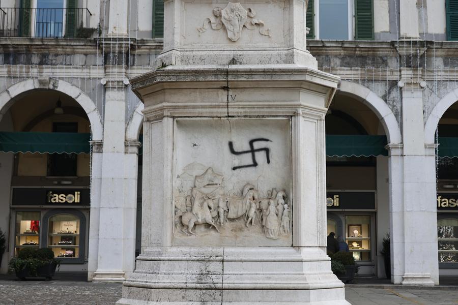 L’orrendo spettacolo della politica che “gioca” sull’antisemitismo