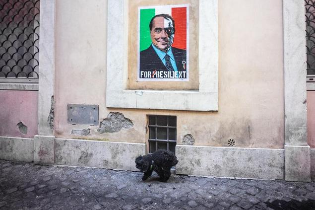 17/01/2022 Roma, un murale di Harry Greb, a vicolo dei Granari, ritrae un Silvio Berlusconi meta' umano e meta' Terminator