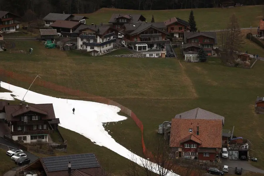 Il villaggio di Adelboden, in Svizzera, dove si è svolta l'ultima coppa mondiale di sci, senza neve. Foto AP