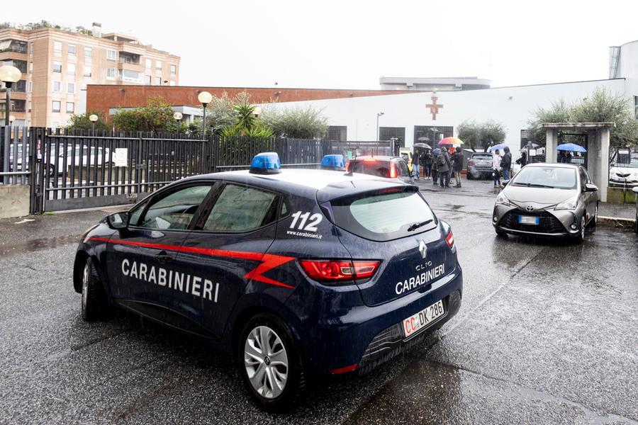 Sora, studente ferito con un coltello davanti alla scuola. Si cerca l’aggressore