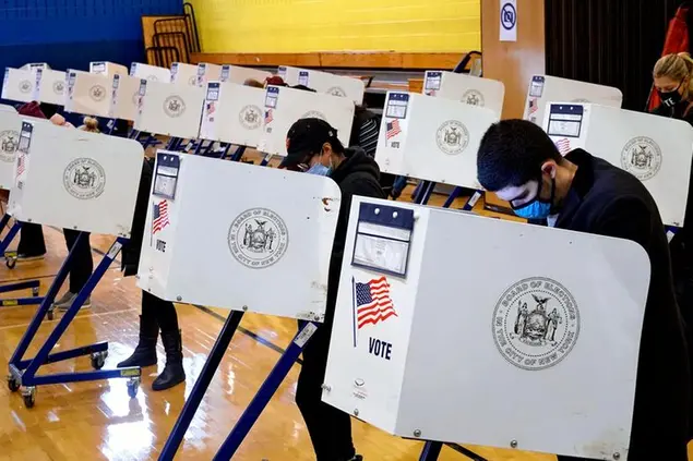 Elettori al voto, negli Stati Uniti (Foto: AP)
